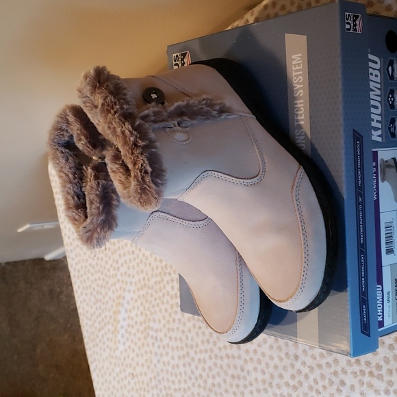 Khombu Women Boots, Size 8 Color Cream - Picture 7 of 10